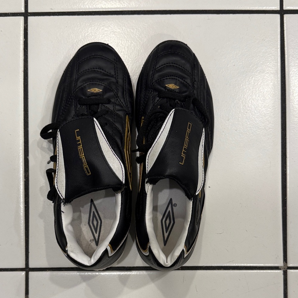 Umbro Women’s Black and Gold Soccer/Athletic Shoes Size 6